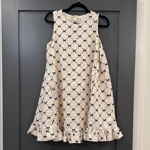 Elegant Black and White Formal Dress - Picture 1 of 4